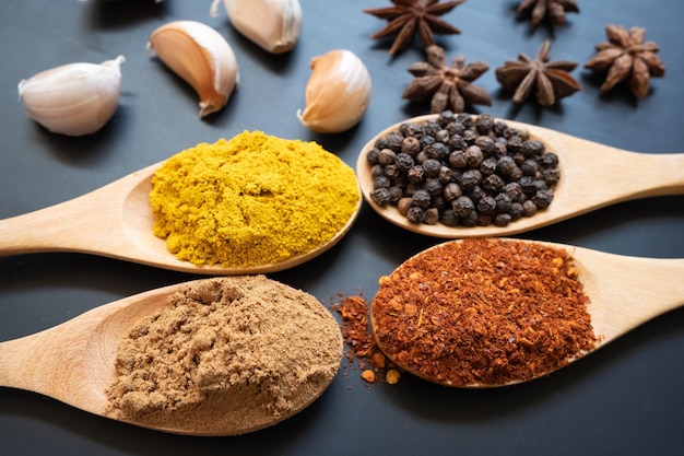 Photo high angle view of spices on table