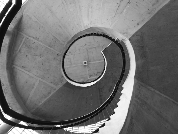 Photo high angle view of spiral staircase of building