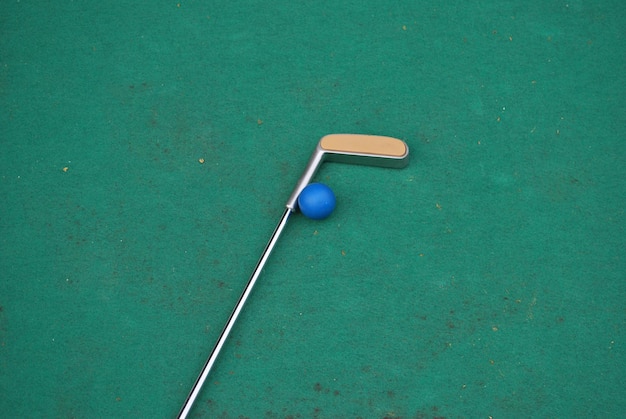 Photo high angle view of sports equipment on green table