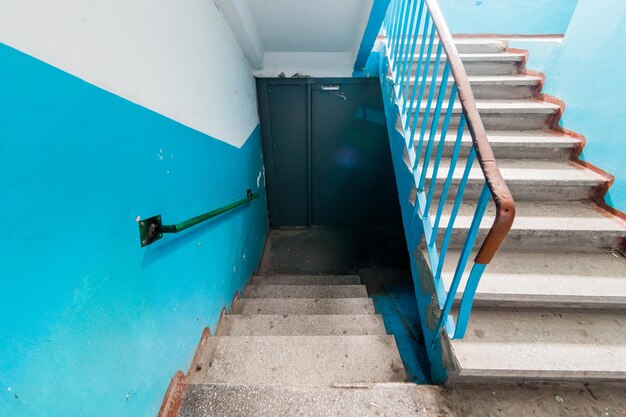 Photo high angle view of staircase at swimming pool