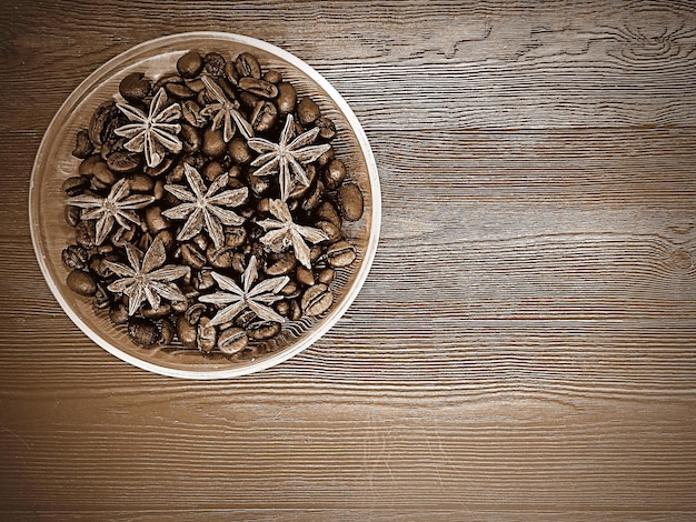 Photo high angle view of star anise on table