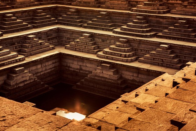 Photo high angle view of stepped tank at hampi