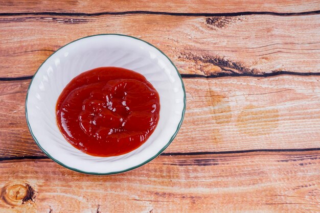 Photo high angle view of strawberry in bowl on table