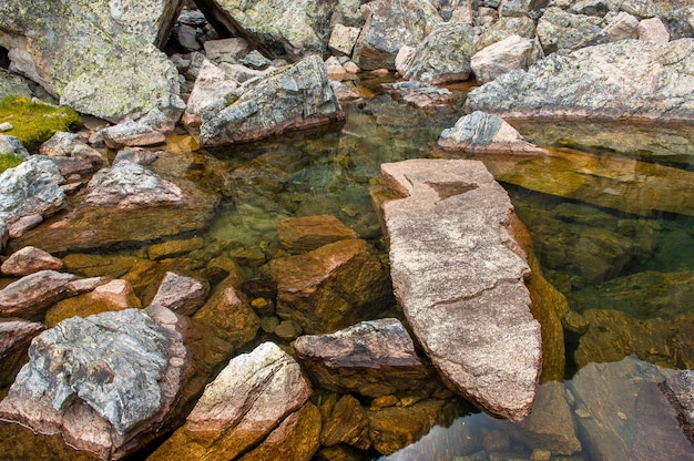 Photo high angle view of stream flowing through rocks