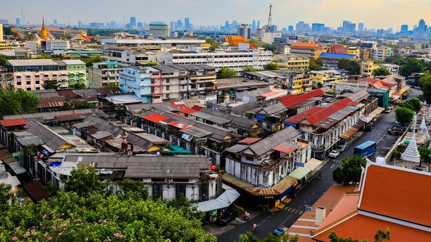 Foto vista ad alto angolo della strada e degli edifici in città