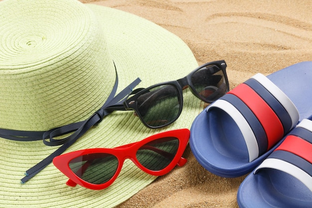 Photo high angle view of sunglasses on beach