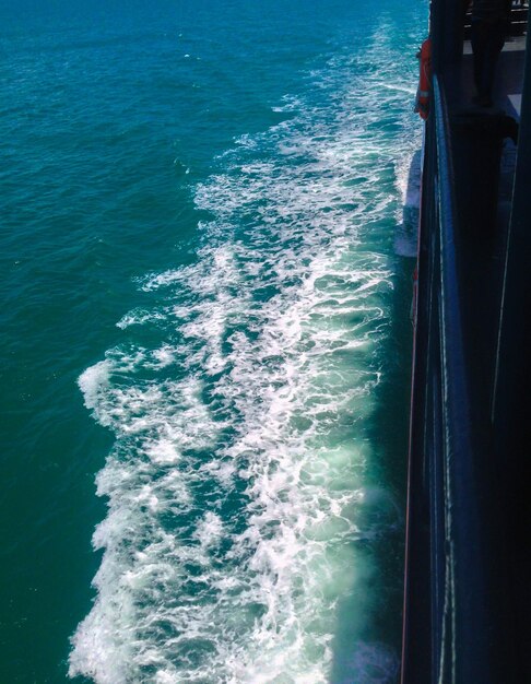 Photo high angle view of surf in sea