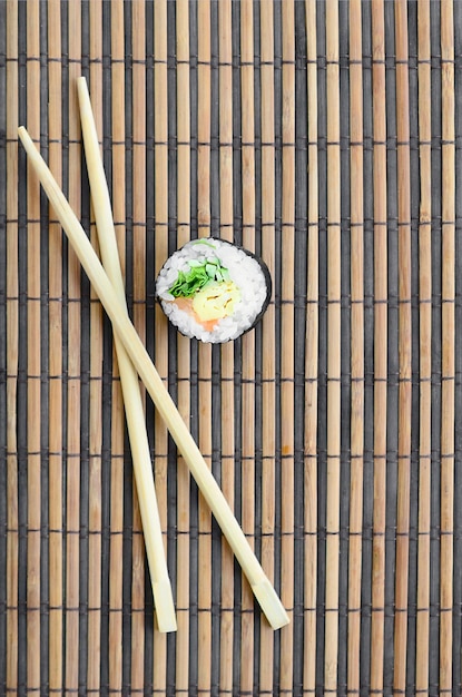 Photo high angle view of sushi in plate