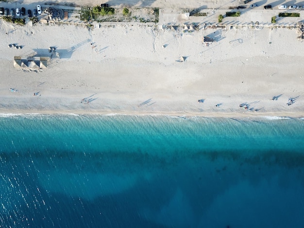 Foto vista ad alto angolo della piscina