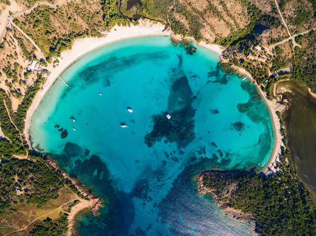 Foto vista ad alto angolo della piscina