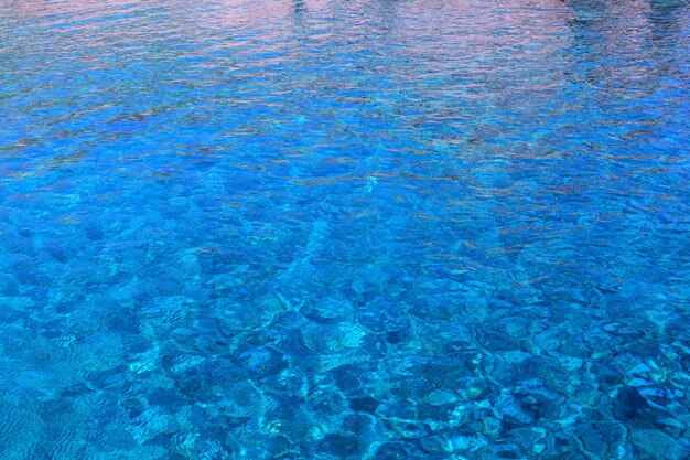 Foto vista ad alto angolo della piscina