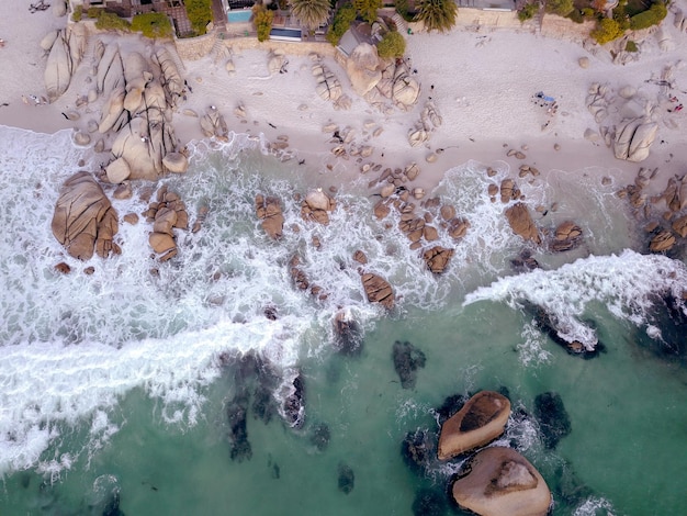 Foto vista ad alto angolo della nuoto in mare