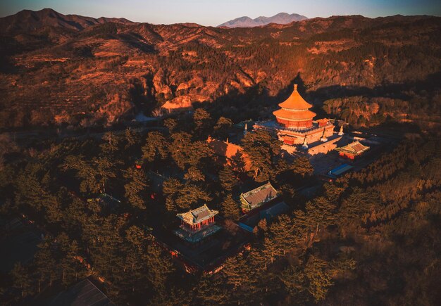 Foto vista ad alto angolo del tempio nell'edificio