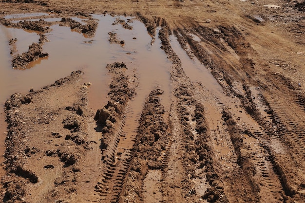 Photo high angle view of tire tracks on beach