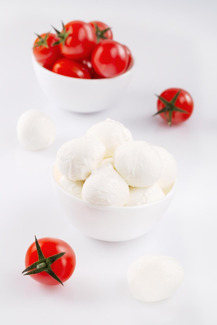 Photo 테이블 위에 있는 그에 있는 토마토의 높은 각도 시각