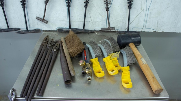 Photo high angle view of tools in container