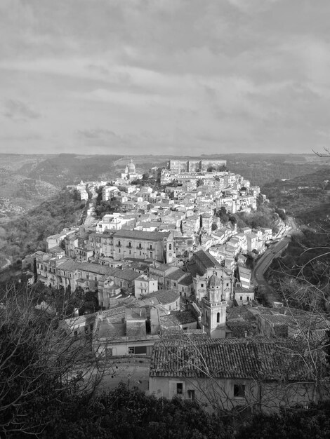 Foto vista ad alto angolo della città contro il cielo