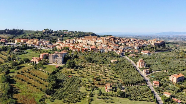 Foto vista ad alto angolo del paesaggio cittadino contro un cielo limpido