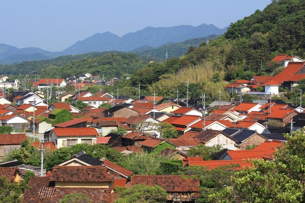 Photo high angle view of townscape against mountains