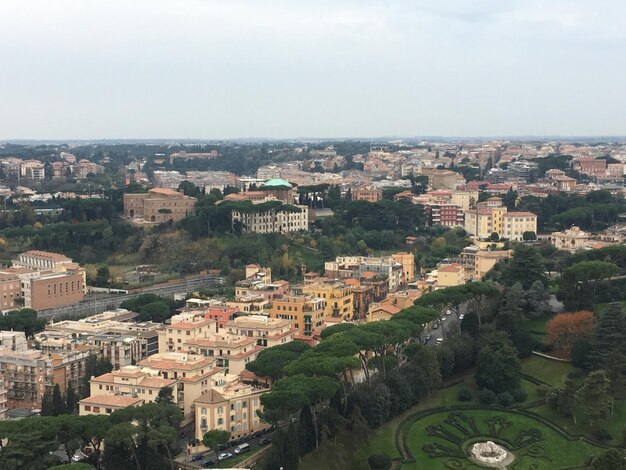 Foto vista ad alta angolazione del paesaggio cittadino contro il cielo