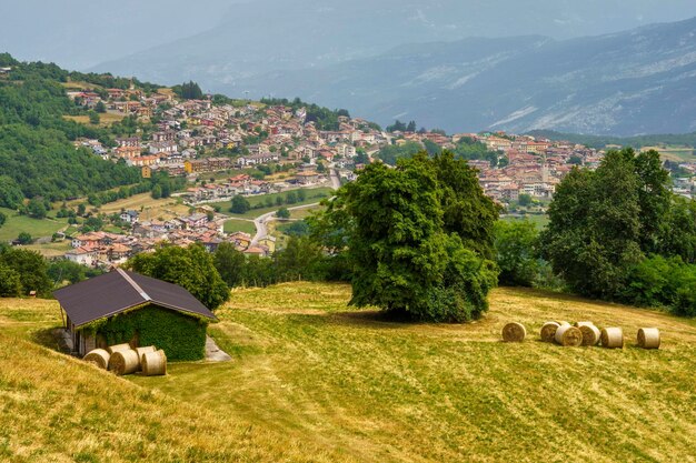 Foto vista ad alto angolo del paesaggio cittadino contro il cielo