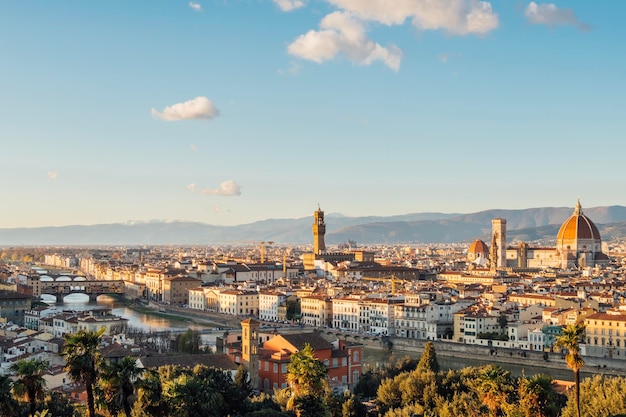 Foto vista ad alta angolazione del paesaggio cittadino contro il cielo