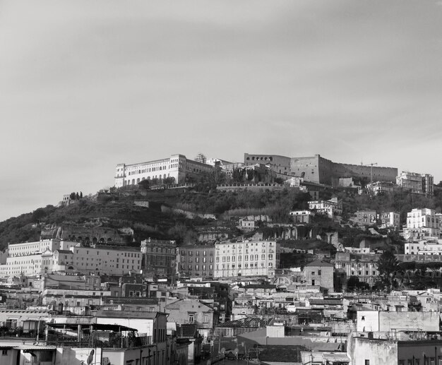 Foto vista ad alto angolo del paesaggio cittadino contro il cielo