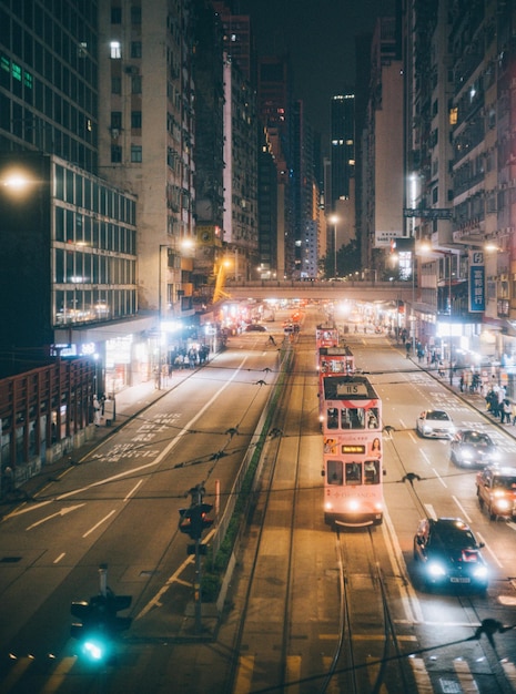 Photo high angle view of traffic on city street at night