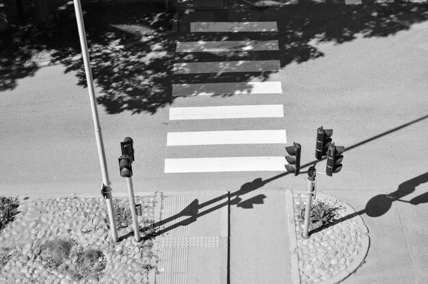 Photo high angle view of traffic crossing road