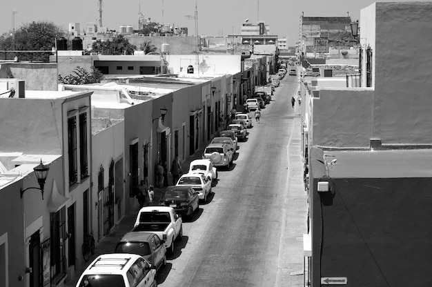 Foto vista ad alto angolo del traffico su strada