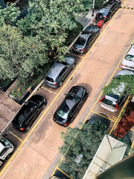 Foto vista ad alto angolo del traffico su strada