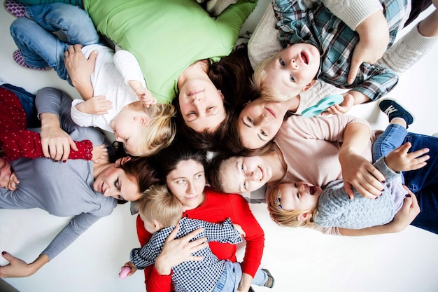 Foto vista ad alto angolo di due donne e persone