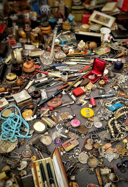 Photo high angle view of various objects for sale at street market