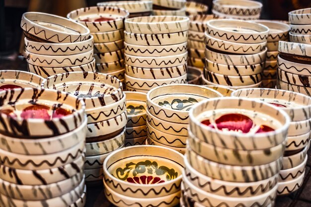 Photo high angle view of various potteries for sale at market stall