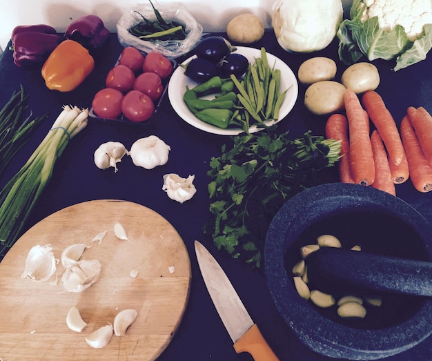 Photo high angle view of vegetables on table