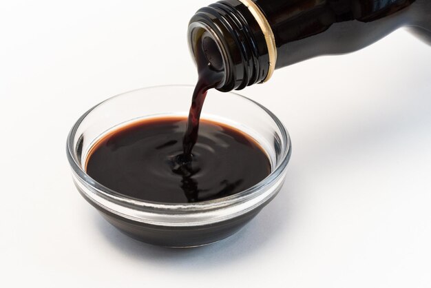 Photo high angle view of vinegar in bowl over white background