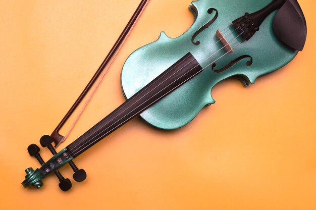 Photo high angle view of violin on table