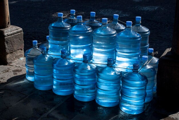 Photo high angle view of water bottle stacks