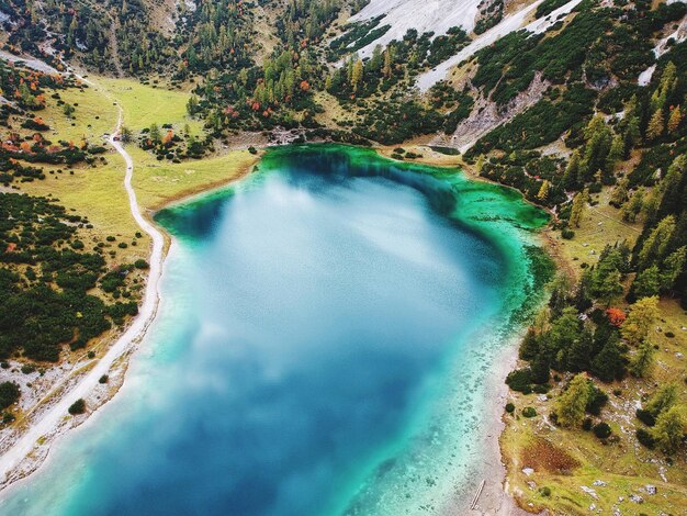 Foto vista ad alto angolo della cascata