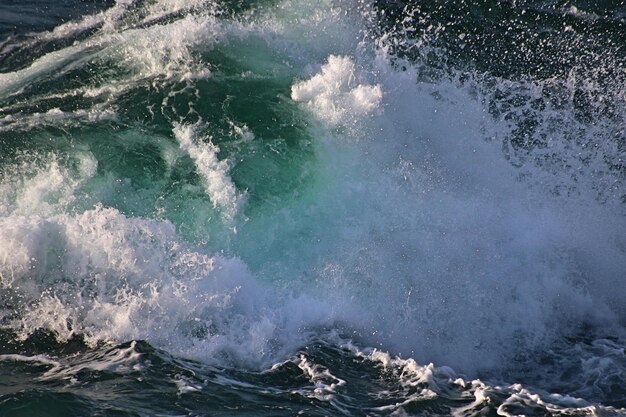 Photo high angle view of waves on sea