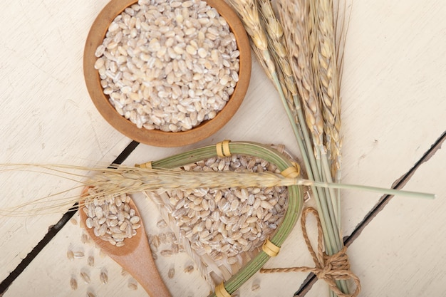 Photo high angle view of wheat on table