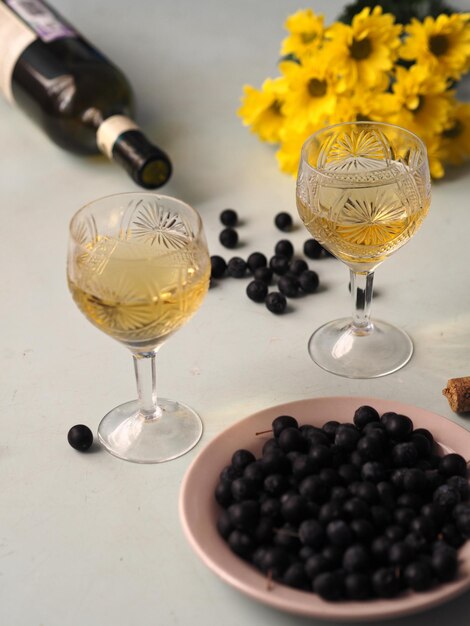 Photo high angle view of wine in glass on table