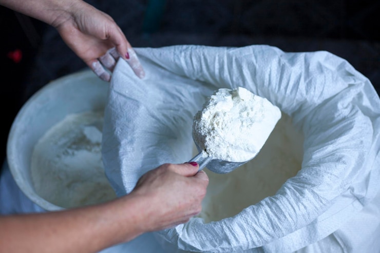 Photo high angle view of woman preparing food