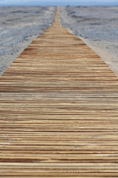 Photo high angle view of wooden pier on beach