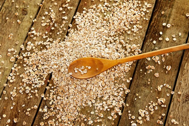 Photo high angle view of wooden spoon on table