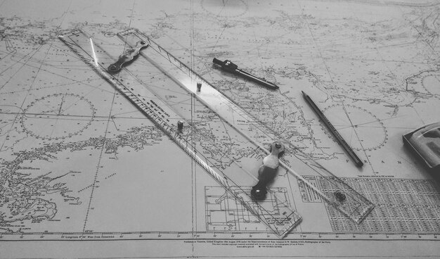 Photo high angle view of work tools on document