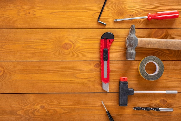 Photo high angle view of work tools on table