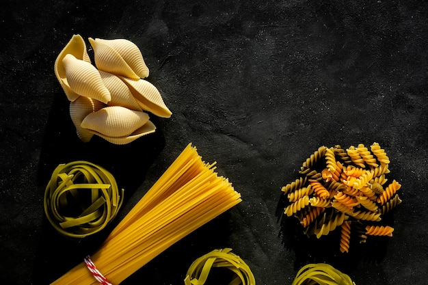 Photo high angle view of yellow food on table against black background