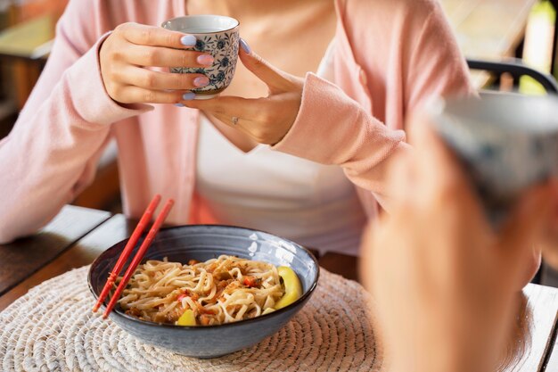 高角の女性持株カップ