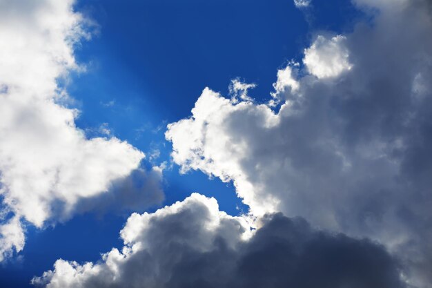 夏の空の高い雲空の背景空の気象観測
